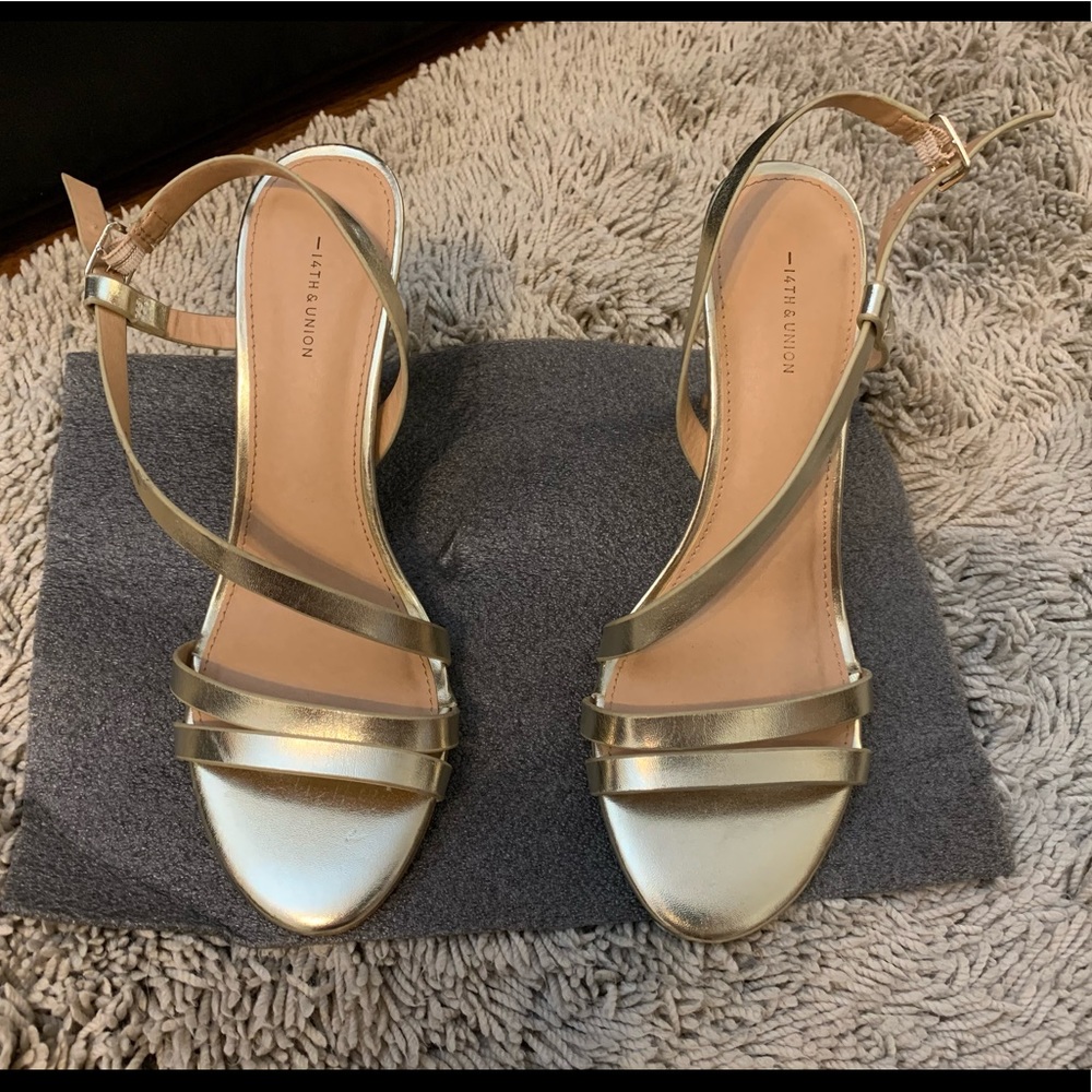 NEW Women gold heels